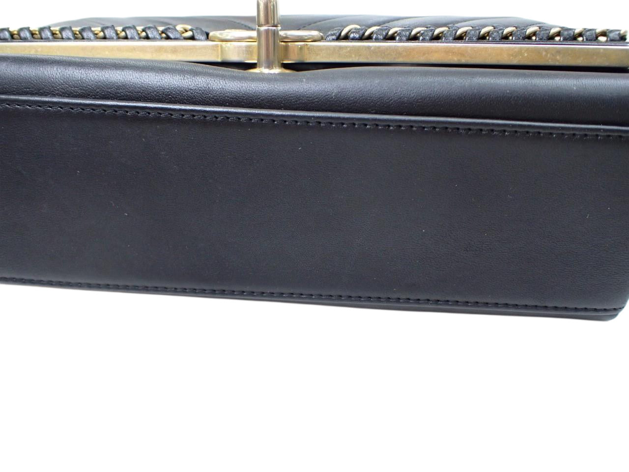 Chanel Black V stitched Women's shoulder Bag