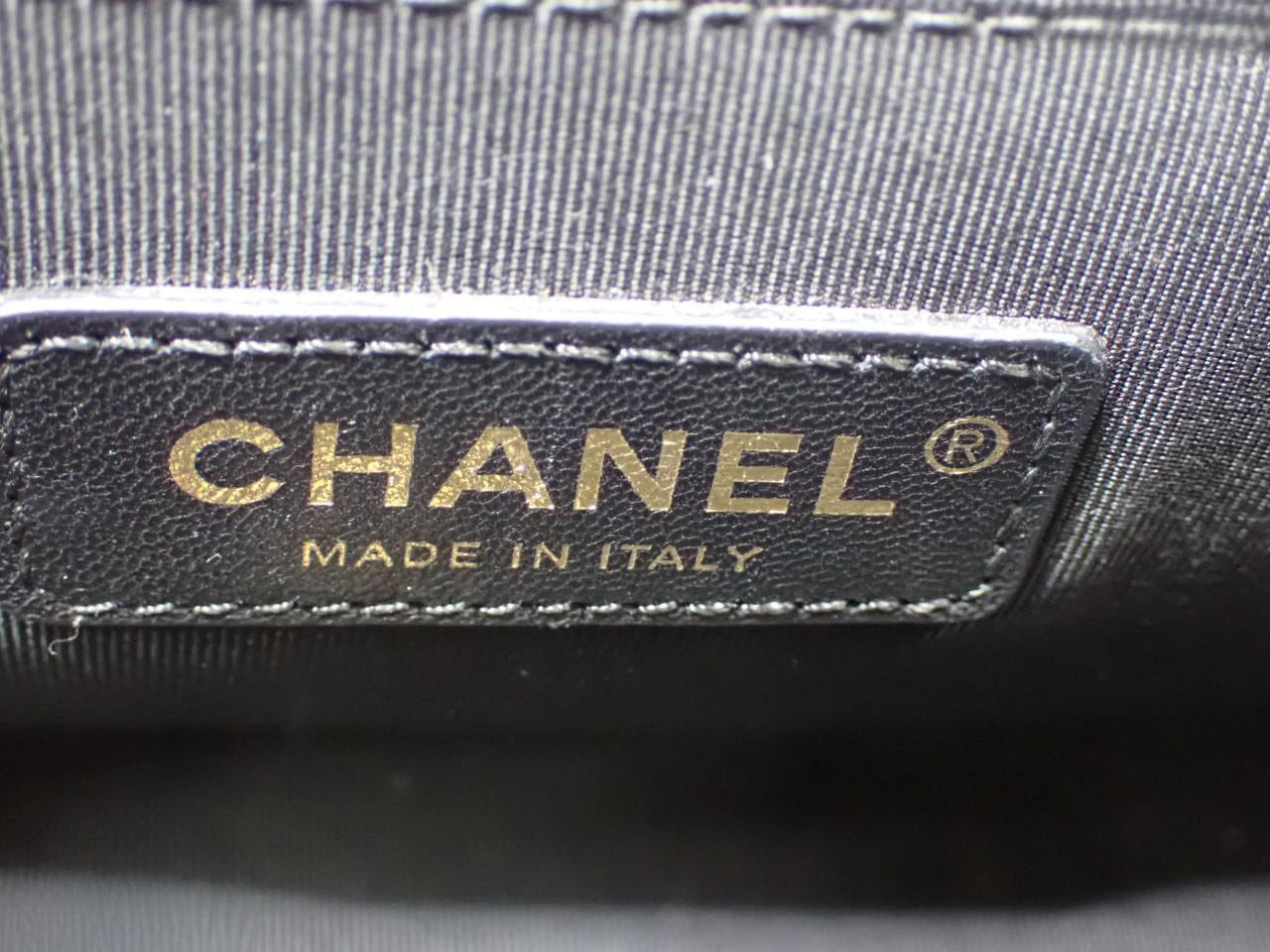 Chanel Black V stitched Women's shoulder Bag